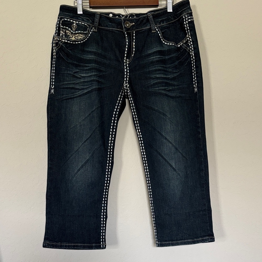 LA IDOL Dark Wash Embellished Capri Jeans- Thick White Contrast Stitch. Size 15 - Picture 2 of 10